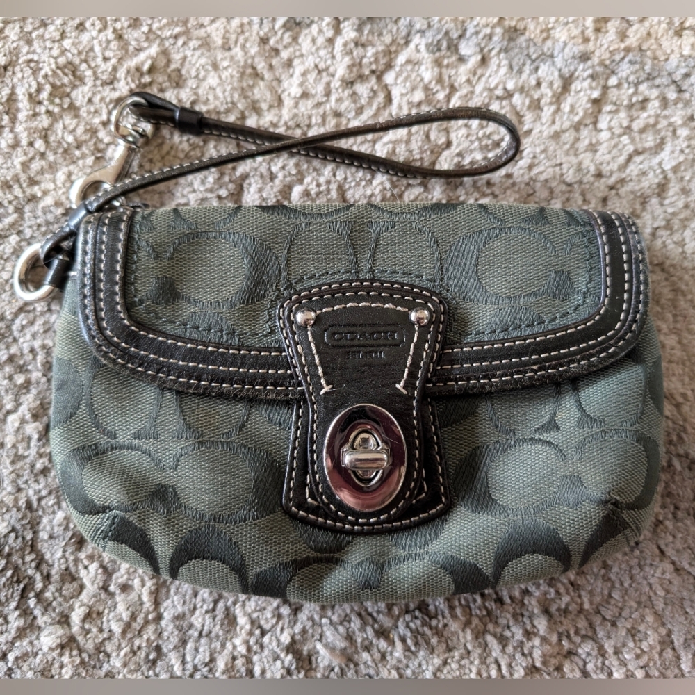 Coach Green C Pattern Wristlet Clutch Zipper And Strap